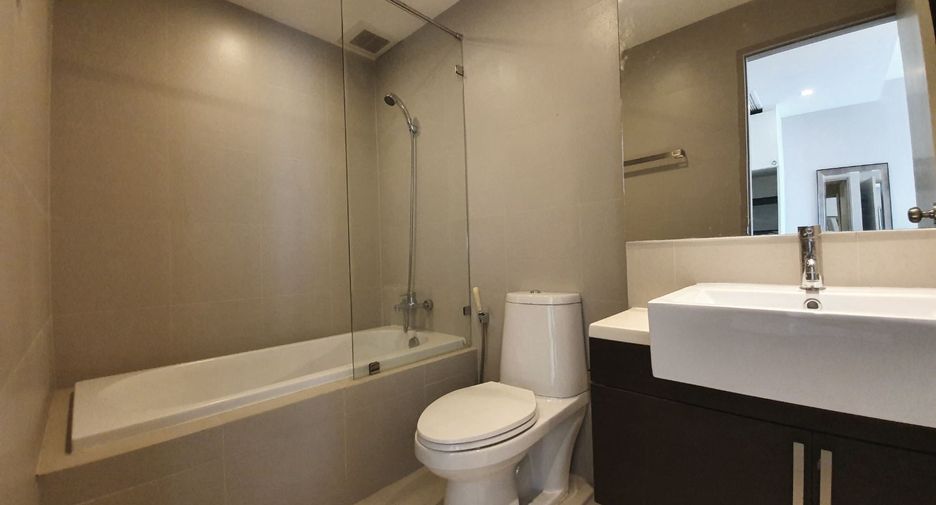 For rent 3 bedrooms condo in Khlong Toei, Bangkok