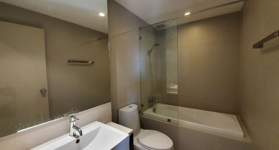For rent 3 bedrooms condo in Khlong Toei, Bangkok