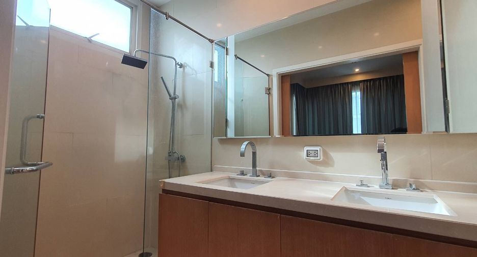 For rent 2 bedrooms condo in Chatuchak, Bangkok