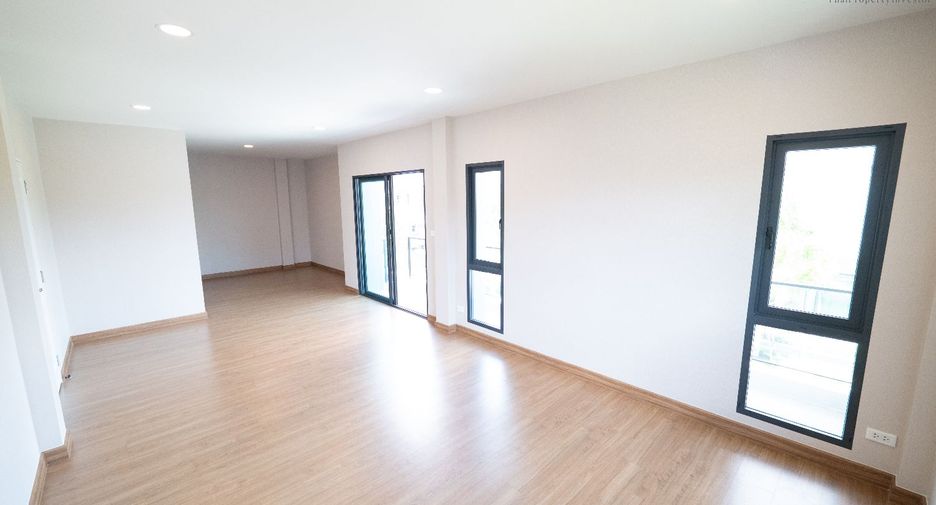 Haus zum Kauf mit 4 Zimmer in Nong Khaem, Bangkok