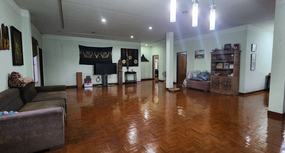 出售 4 卧室 商业空间 在 Saraphi, Chiang Mai