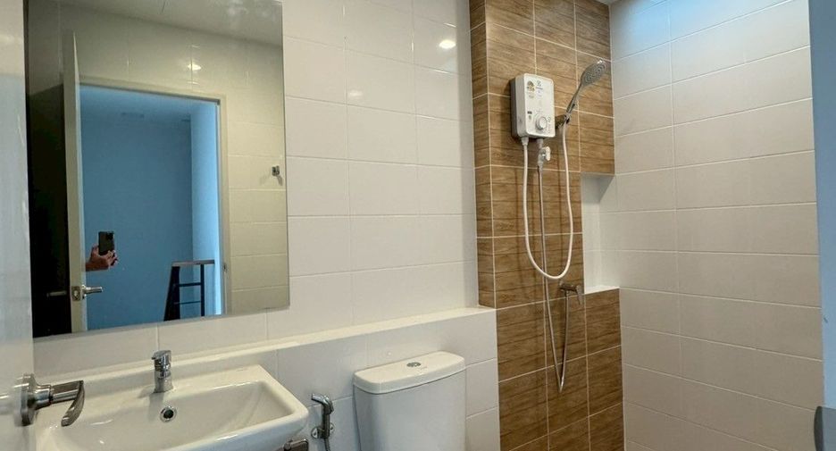 For rent 3 bedrooms townhouse in Bang Phli, Samut Prakan