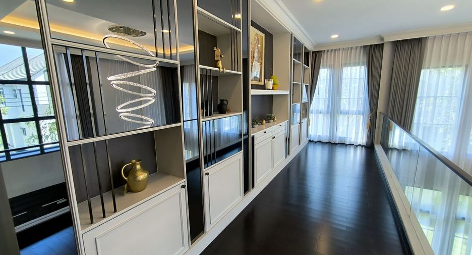 Casa en alquiler de 5 habitaciones en Bang Phli, Samut Prakan