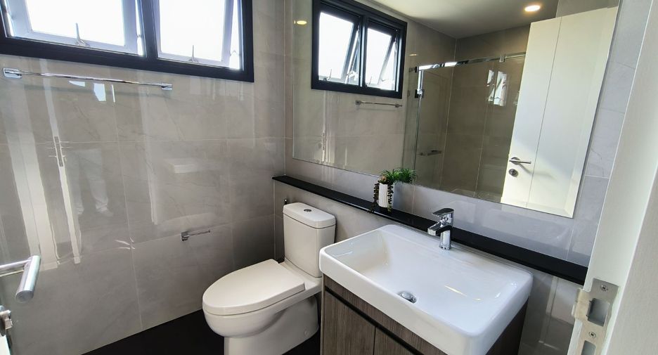 Casa en alquiler de 5 habitaciones en Bang Phli, Samut Prakan