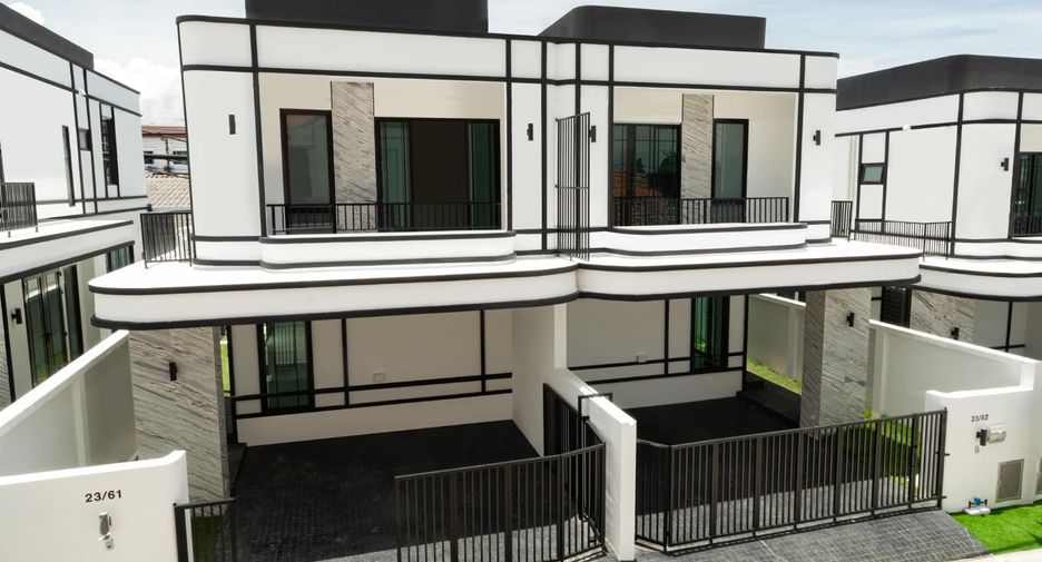 For sale 3 bedrooms townhouse in Bang Lamung, Chonburi