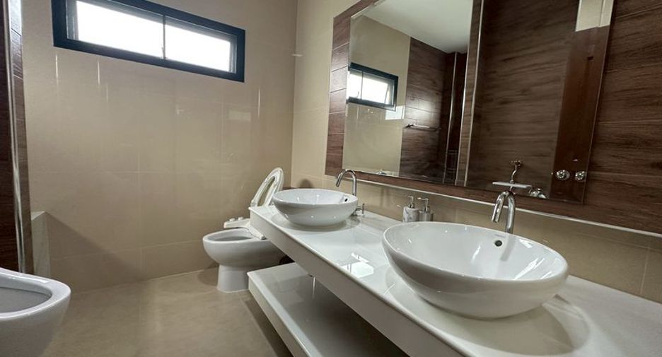 For rent 3 bedrooms house in Si Racha, Chonburi
