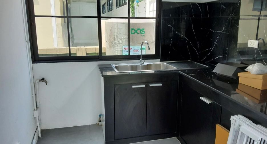 Haus zum Kauf mit 4 Zimmer in Bang Khun Thian, Bangkok