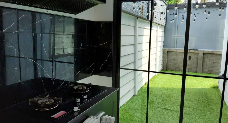 Haus zum Kauf mit 4 Zimmer in Bang Khun Thian, Bangkok