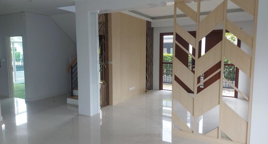 For sale 4 bedrooms house in Khlong Sam Wa, Bangkok
