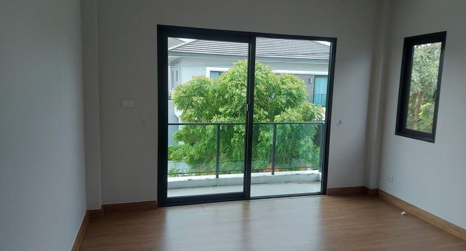 For sale 4 bedrooms house in Khlong Sam Wa, Bangkok