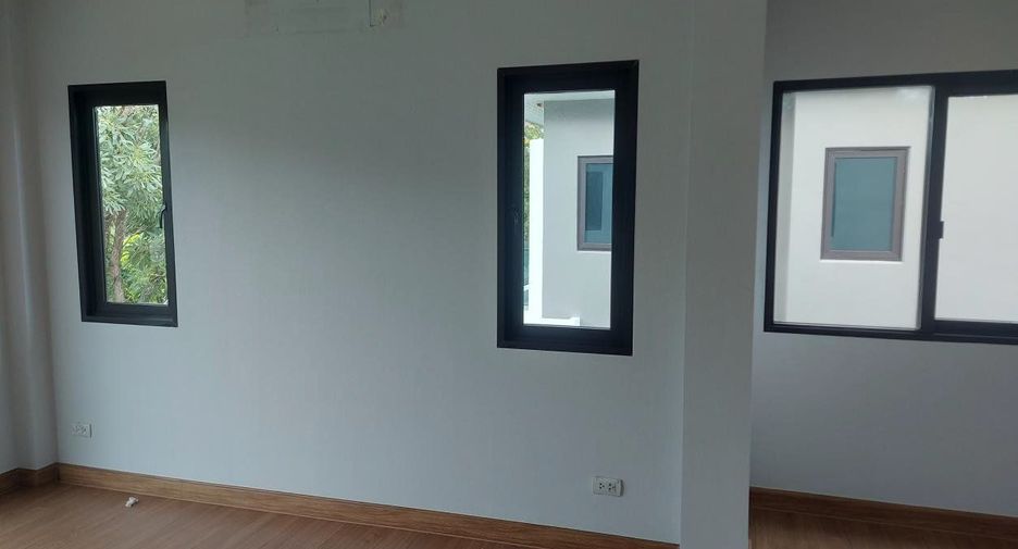For sale 4 bedrooms house in Khlong Sam Wa, Bangkok