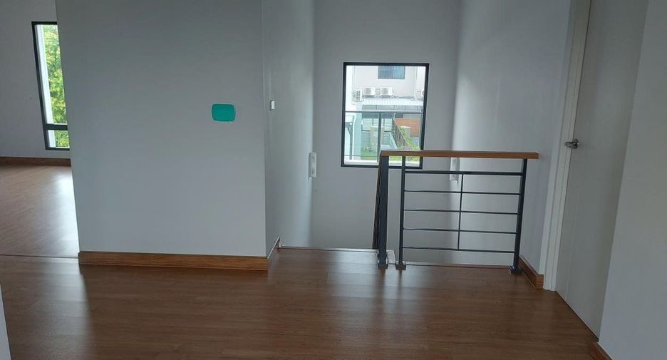 For sale 4 bedrooms house in Khlong Sam Wa, Bangkok