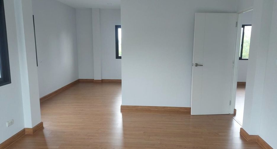 For sale 4 bedrooms house in Khlong Sam Wa, Bangkok