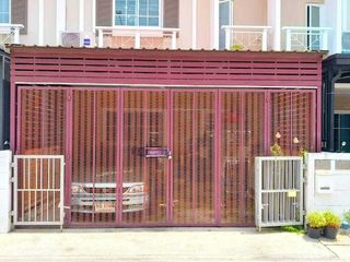 For sale 4 bed townhouse in Mueang Samut Sakhon, Samut Sakhon