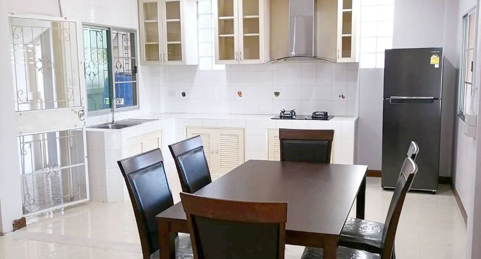 For rent 4 bedrooms house in Doi Saket, Chiang Mai