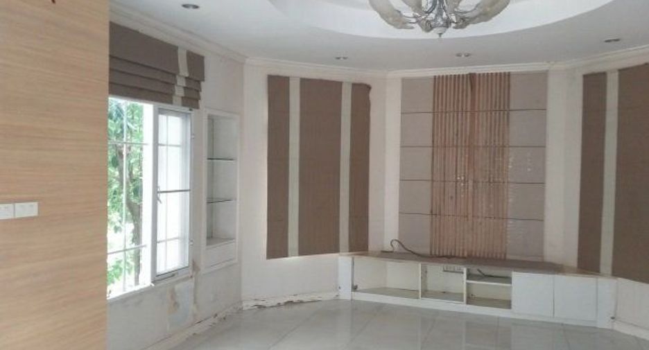 Haus zum Kauf mit 4 Zimmer in Bang Khae, Bangkok
