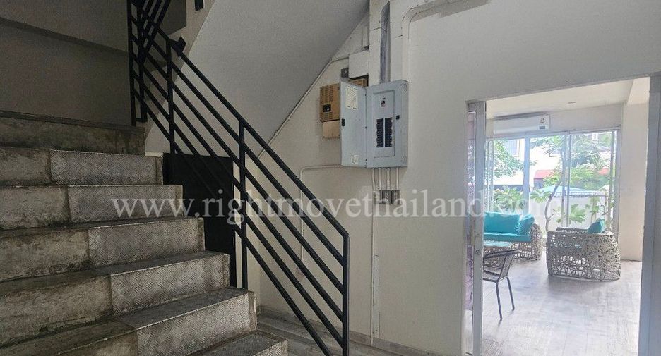 For rent 3 bedrooms retail Space in Phra Khanong, Bangkok