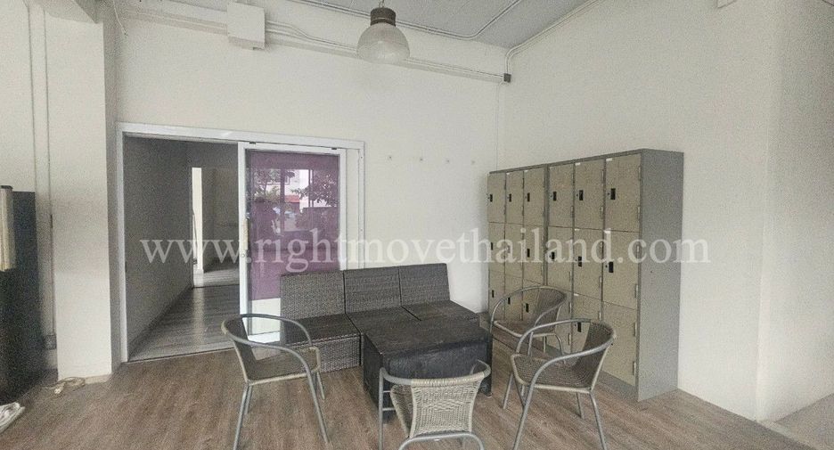 For rent 3 bedrooms retail Space in Phra Khanong, Bangkok