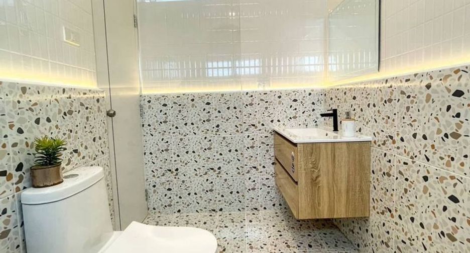 For sale 32 bedrooms house in Si Racha, Chonburi