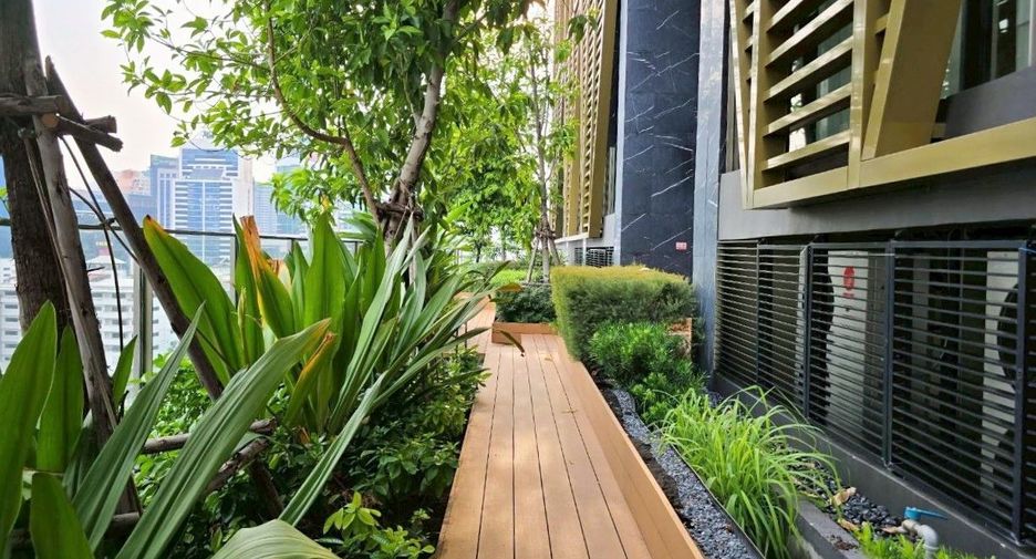 For rent 2 bedrooms condo in Watthana, Bangkok