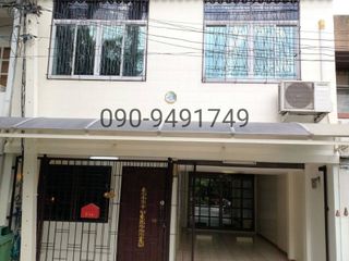 Reihenhaus zur Miete mit 3 Zimmer in Khlong Toei, Bangkok