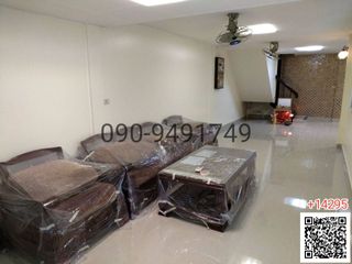Reihenhaus zur Miete mit 3 Zimmer in Khlong Toei, Bangkok