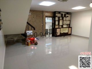 Reihenhaus zur Miete mit 3 Zimmer in Khlong Toei, Bangkok