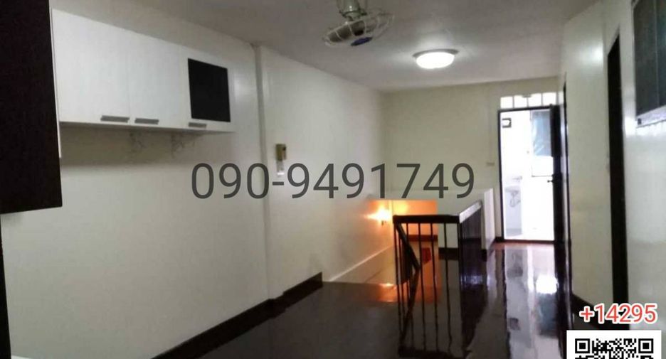 Reihenhaus zur Miete mit 3 Zimmer in Khlong Toei, Bangkok