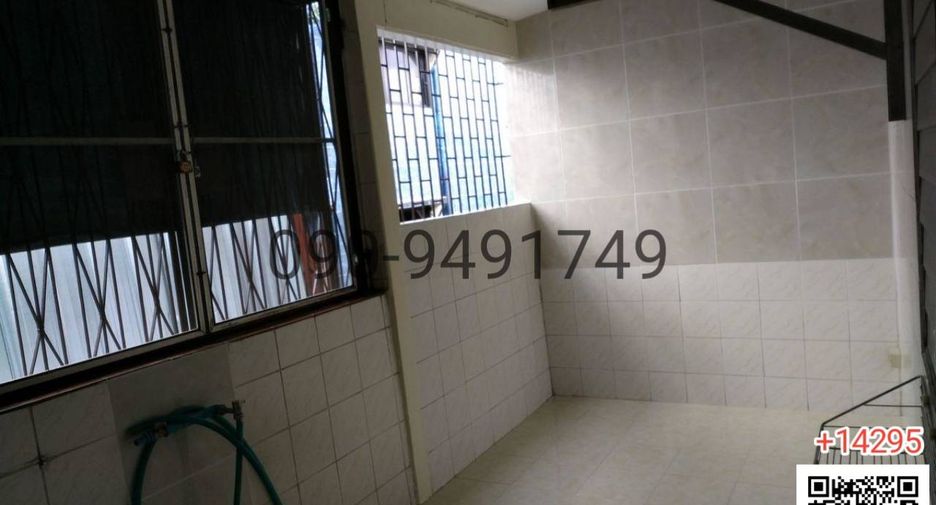 Reihenhaus zur Miete mit 3 Zimmer in Khlong Toei, Bangkok