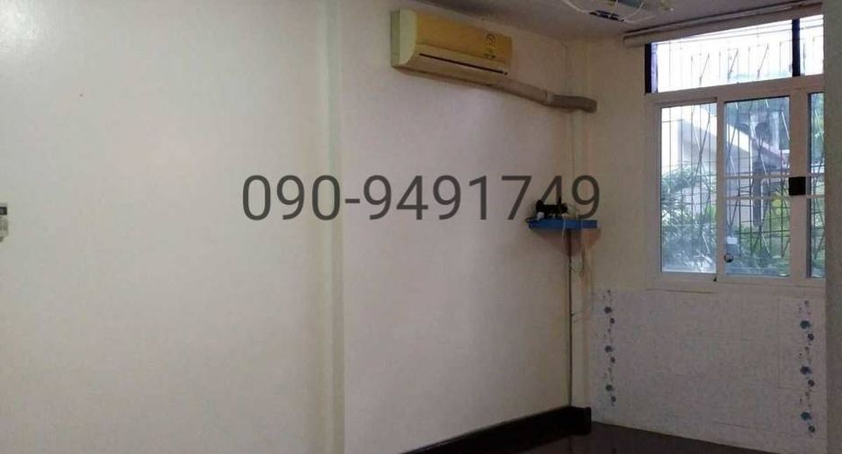 Reihenhaus zur Miete mit 3 Zimmer in Khlong Toei, Bangkok