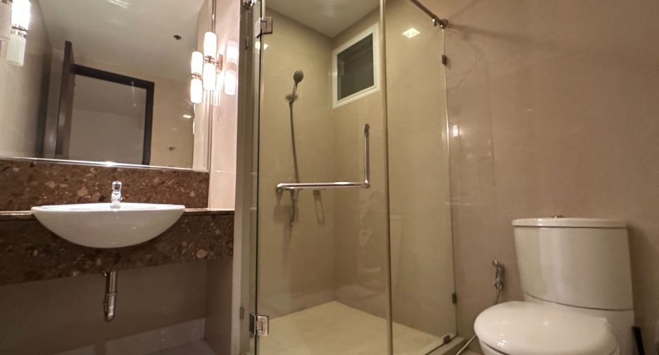 For sale 4 bedrooms condo in Khlong Toei, Bangkok