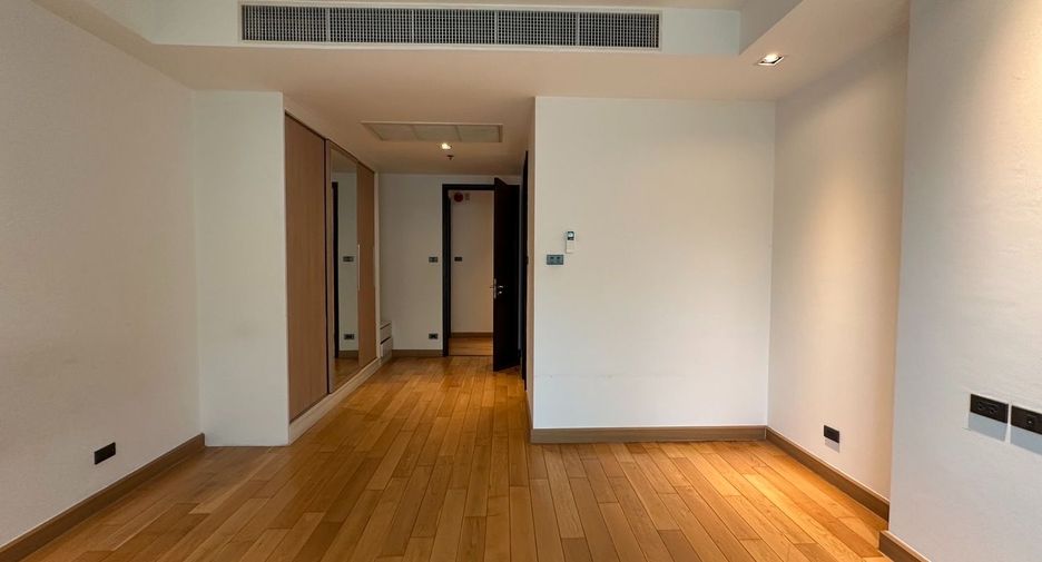 For sale 4 bedrooms condo in Khlong Toei, Bangkok