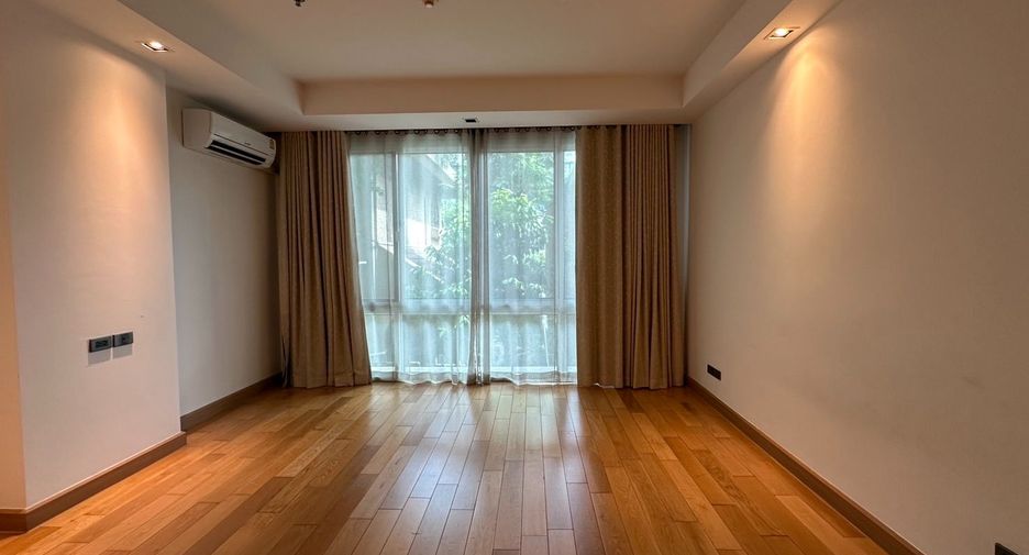For sale 4 bedrooms condo in Khlong Toei, Bangkok
