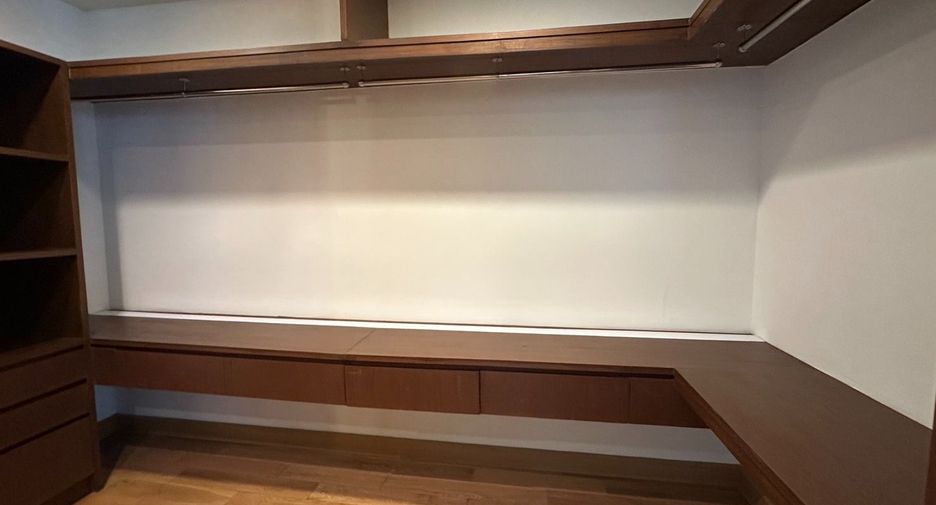 For sale 4 bedrooms condo in Khlong Toei, Bangkok