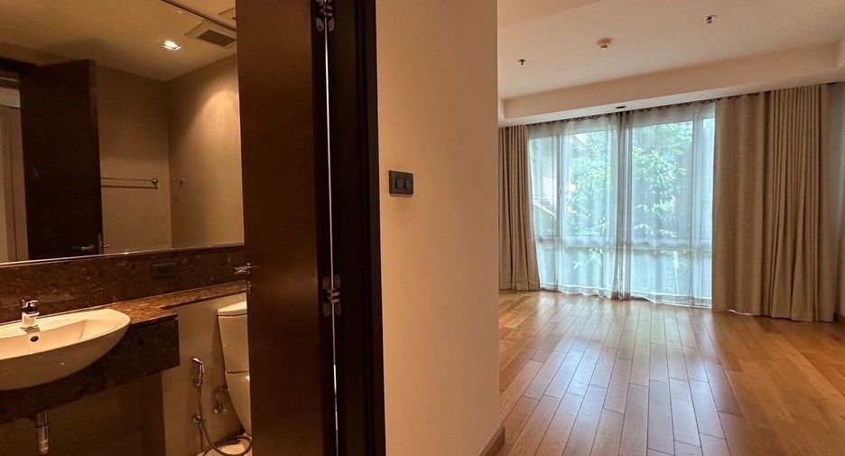 For sale 4 bedrooms condo in Khlong Toei, Bangkok
