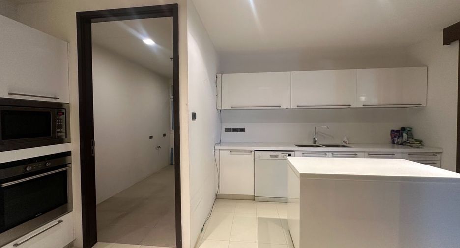 For sale 4 bedrooms condo in Khlong Toei, Bangkok
