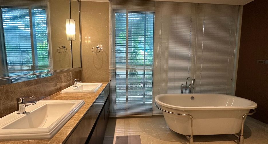 For sale 4 bedrooms condo in Khlong Toei, Bangkok