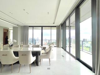For rent そして for sale 4 Beds condo in Pathum Wan, Bangkok