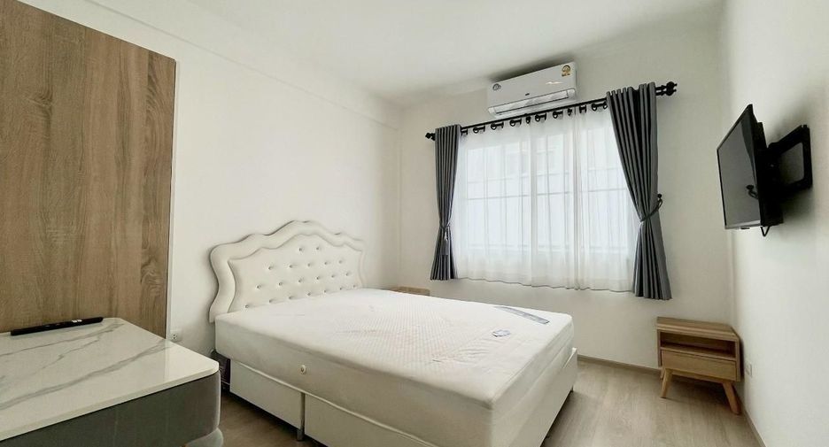 For rent 3 bedrooms townhouse in Prawet, Bangkok