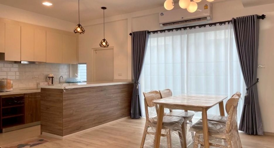 For rent 3 bedrooms townhouse in Prawet, Bangkok