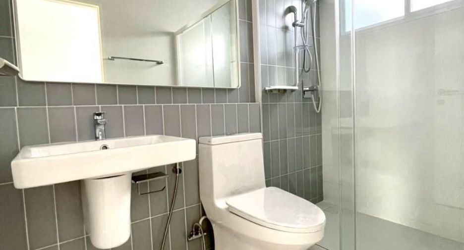 For rent 3 bedrooms townhouse in Prawet, Bangkok