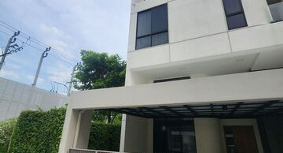 Casa adosada en venta de 3 habitaciones en Yan Nawa, Bangkok
