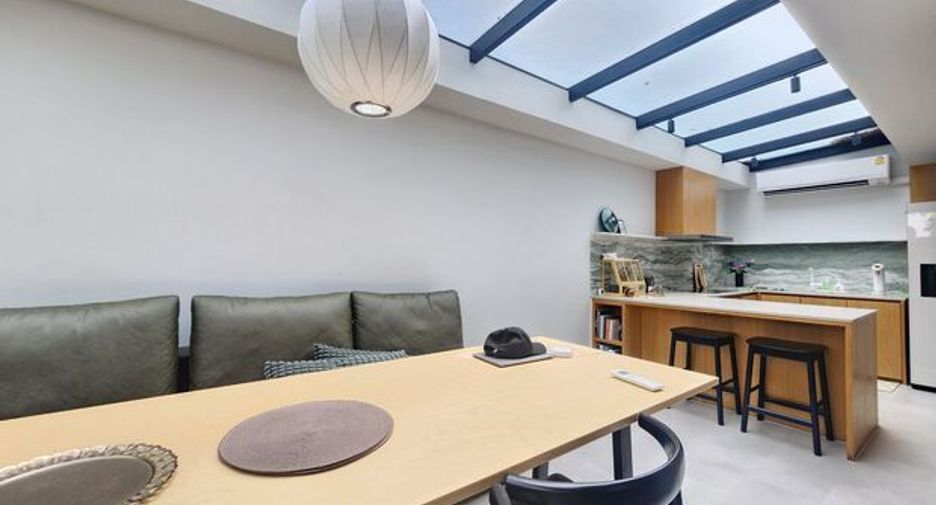 Casa adosada en venta de 3 habitaciones en Yan Nawa, Bangkok