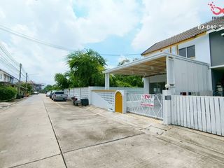 For sale 3 Beds townhouse in Mueang Samut Sakhon, Samut Sakhon