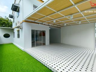 For sale 3 Beds townhouse in Mueang Samut Sakhon, Samut Sakhon
