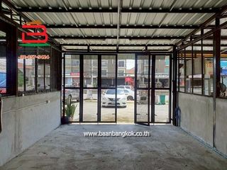 Gewerbefläche zur Miete und zum Kauf mit 5 Zimmer in Lam Luk Ka, Pathum Thani