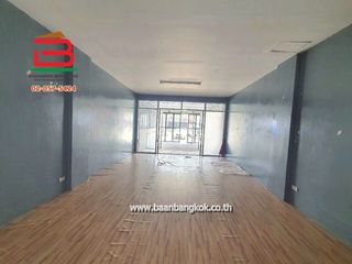 Gewerbefläche zur Miete und zum Kauf mit 5 Zimmer in Lam Luk Ka, Pathum Thani