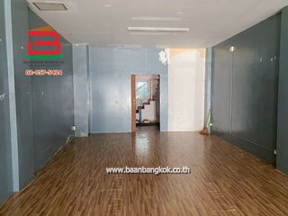 Gewerbefläche zur Miete und zum Kauf mit 5 Zimmer in Lam Luk Ka, Pathum Thani