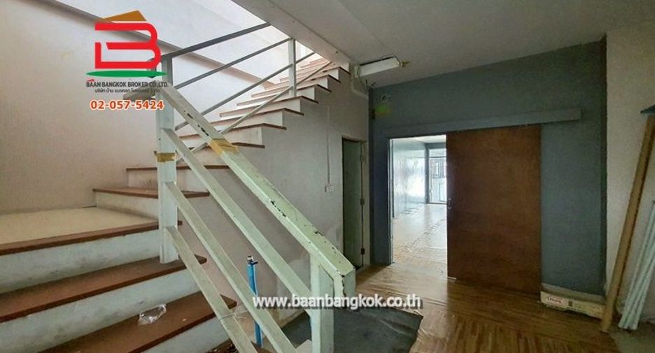 Gewerbefläche zur Miete und zum Kauf mit 5 Zimmer in Lam Luk Ka, Pathum Thani