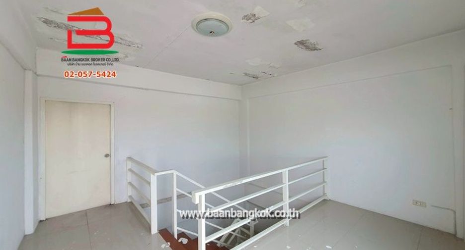 Gewerbefläche zur Miete und zum Kauf mit 5 Zimmer in Lam Luk Ka, Pathum Thani